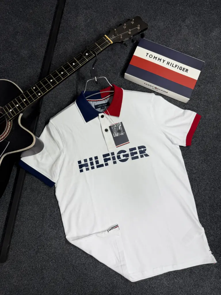𝗜𝗻𝘁𝗲𝗿𝗻𝗮𝘁𝗶𝗼𝗻𝗮𝗹 𝗕𝗿𝗮𝗻𝗱𝗲𝗱 𝗣𝗿𝗲𝗺𝗶𝘂𝗺 Hilfeger White 𝗣𝗼𝗹𝗼 𝗦𝗵𝗶𝗿𝘁