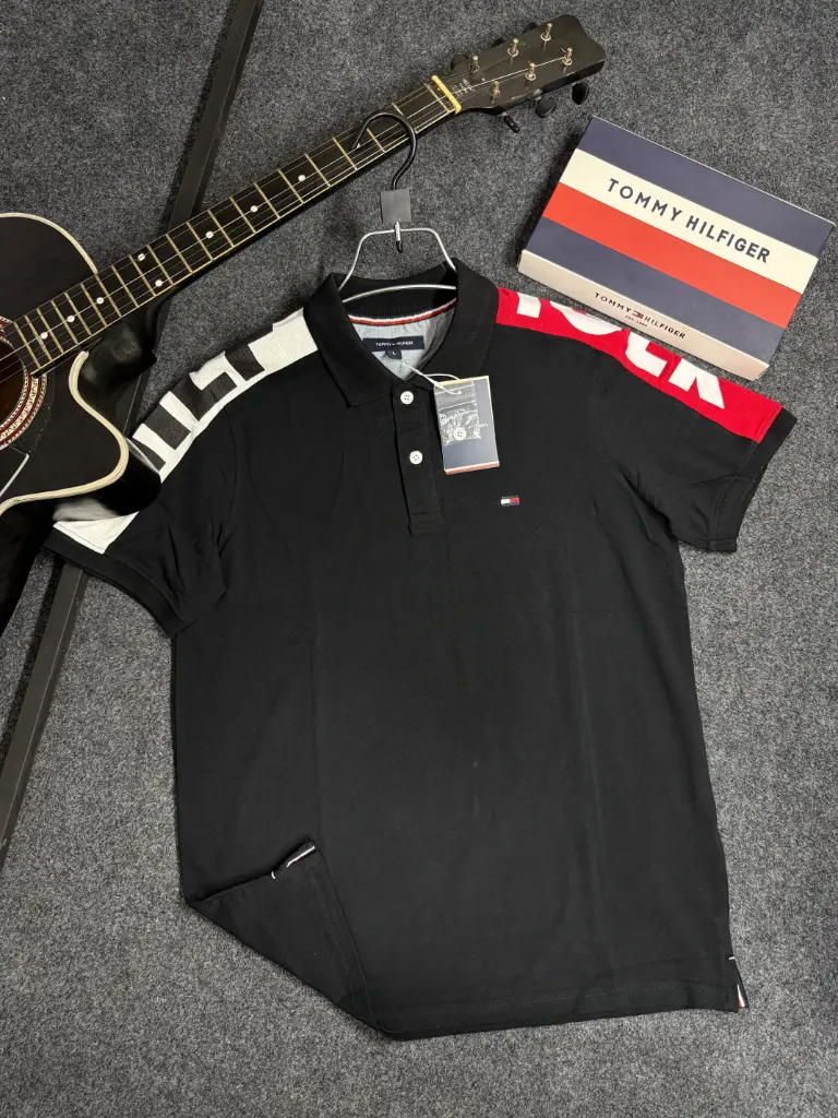 𝗜𝗻𝘁𝗲𝗿𝗻𝗮𝘁𝗶𝗼𝗻𝗮𝗹 𝗕𝗿𝗮𝗻𝗱𝗲𝗱 𝗣𝗿𝗲𝗺𝗶𝘂𝗺 Hilfiger Black 𝗣𝗼𝗹𝗼 𝗦𝗵𝗶𝗿𝘁