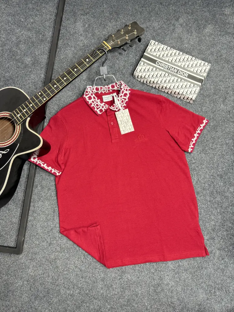 𝗜𝗻𝘁𝗲𝗿𝗻𝗮𝘁𝗶𝗼𝗻𝗮𝗹 𝗕𝗿𝗮𝗻𝗱𝗲𝗱 𝗣𝗿𝗲𝗺𝗶𝘂𝗺 Dior Red 𝗣𝗼𝗹𝗼 𝗦𝗵𝗶𝗿𝘁